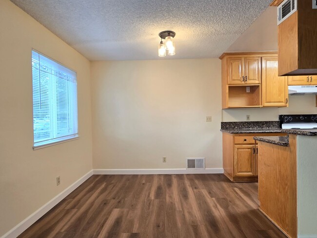 Building Photo - Remodeled 2-Story Townhome, A/C, Newer Kit...