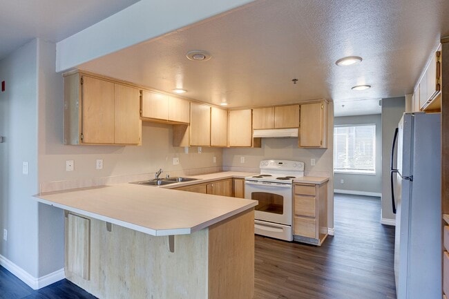 Primary Photo - 2 Bed 1 Bath Condo with an Office!