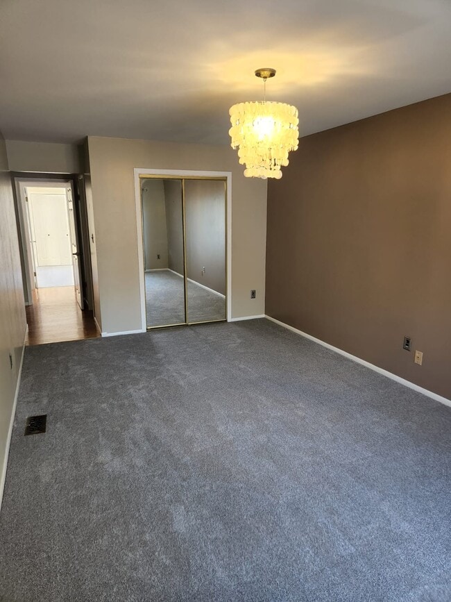 Building Photo - 295 Gemini Dr