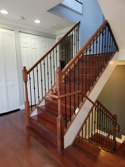 Building Photo - 486 SW 5th St