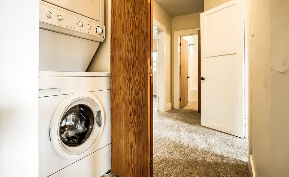 Laundry - 353 Southwest B Avenue