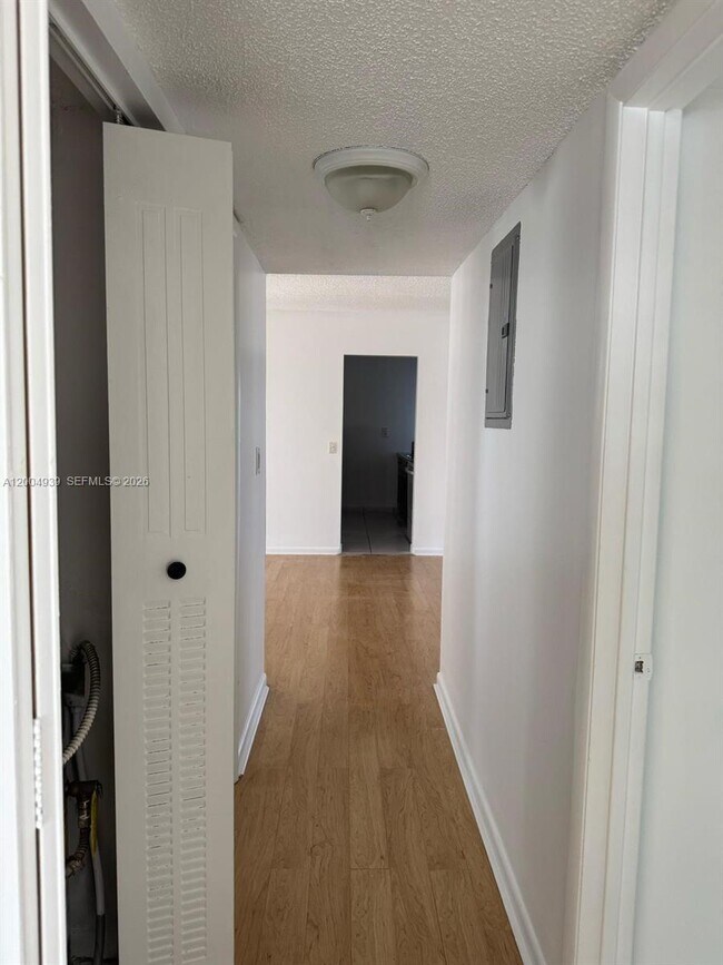 Building Photo - 1880 N Congress Ave