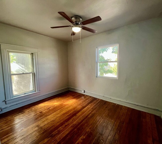 Building Photo - 3 bedroom / 2 bath home!