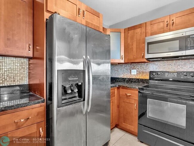Building Photo - 20379 W Country Club Dr