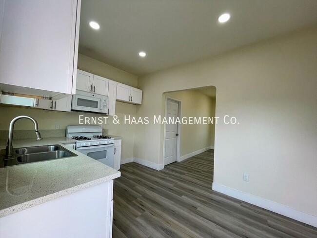 Building Photo - Recently Remodeled and Upgraded Apartment ...