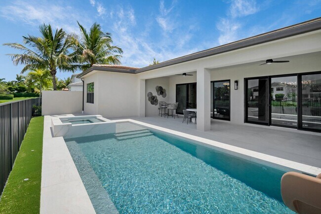 Building Photo - 17112 Aquavera Way