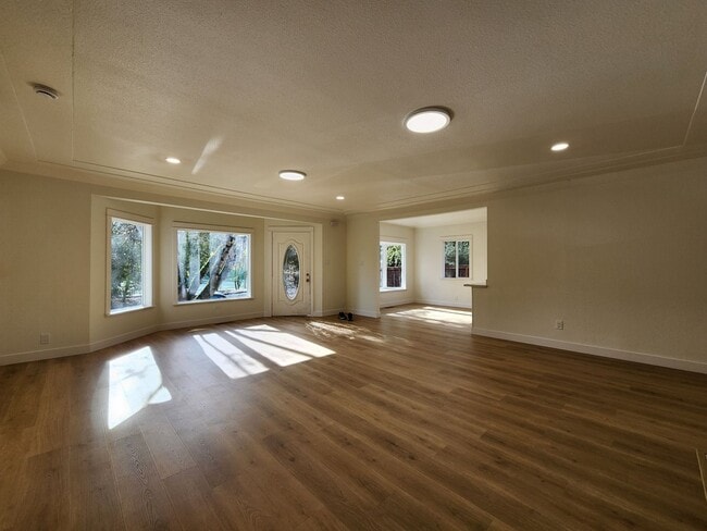 Building Photo - 715 Boyes Blvd