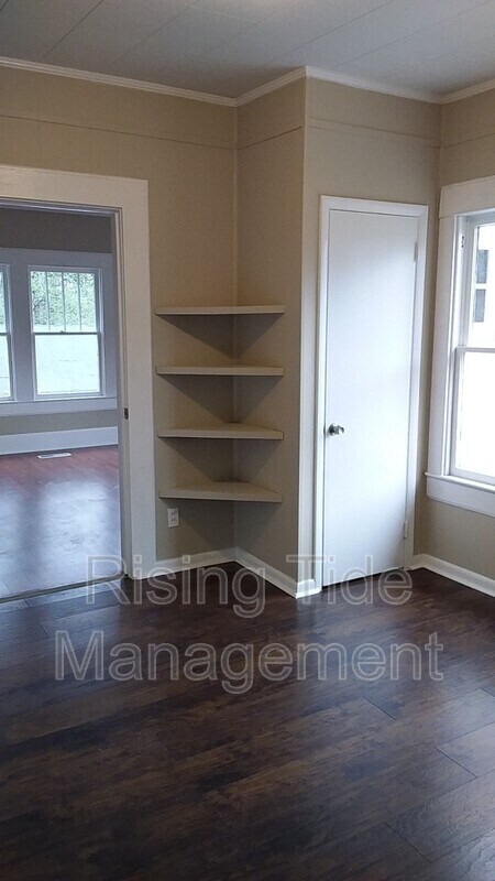 Building Photo - 104 Walker Ave