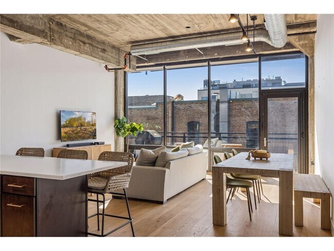 Building Photo - 618 N Washington Ave