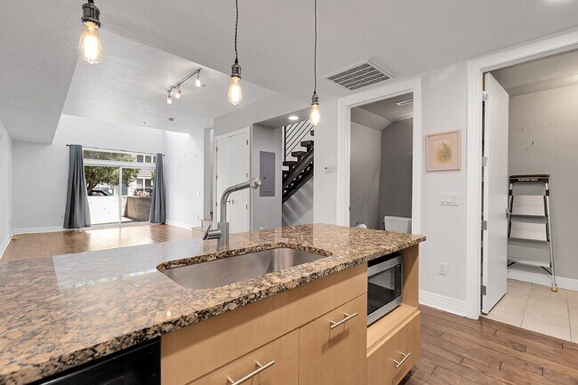 Building Photo - $2,395.00, Spacious Loft, 1.5 bath in Jeff...