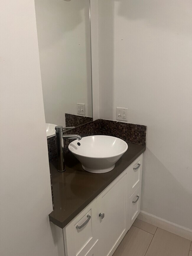 Building Photo - 2822 7th Ave