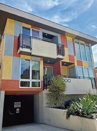Building Photo - 2000 Beachwood Dr
