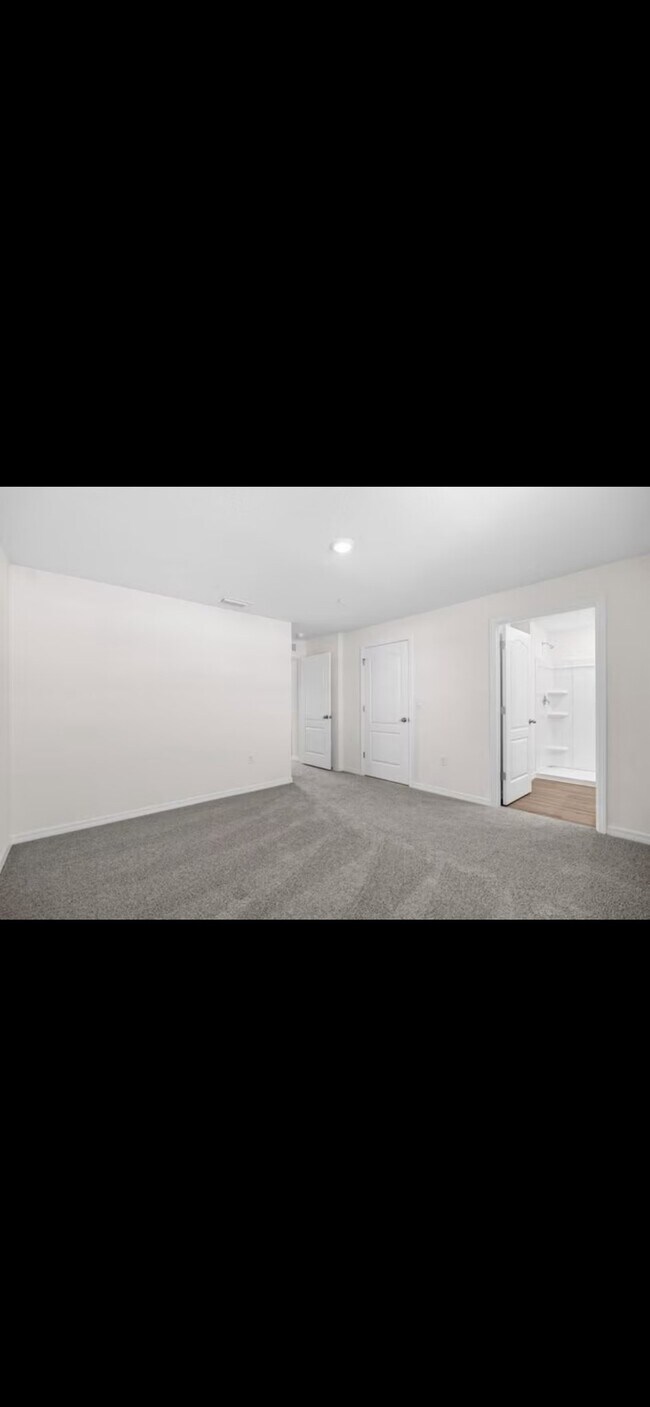 Building Photo - 2745 Flushing Dr