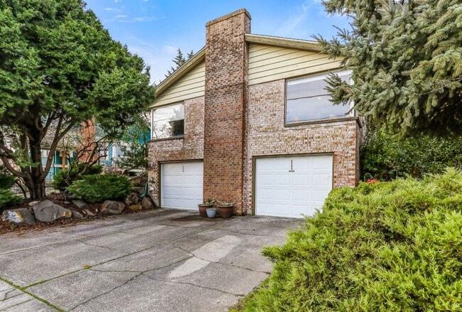 Building Photo - 3Bd/2.5Ba Seattle Duplex