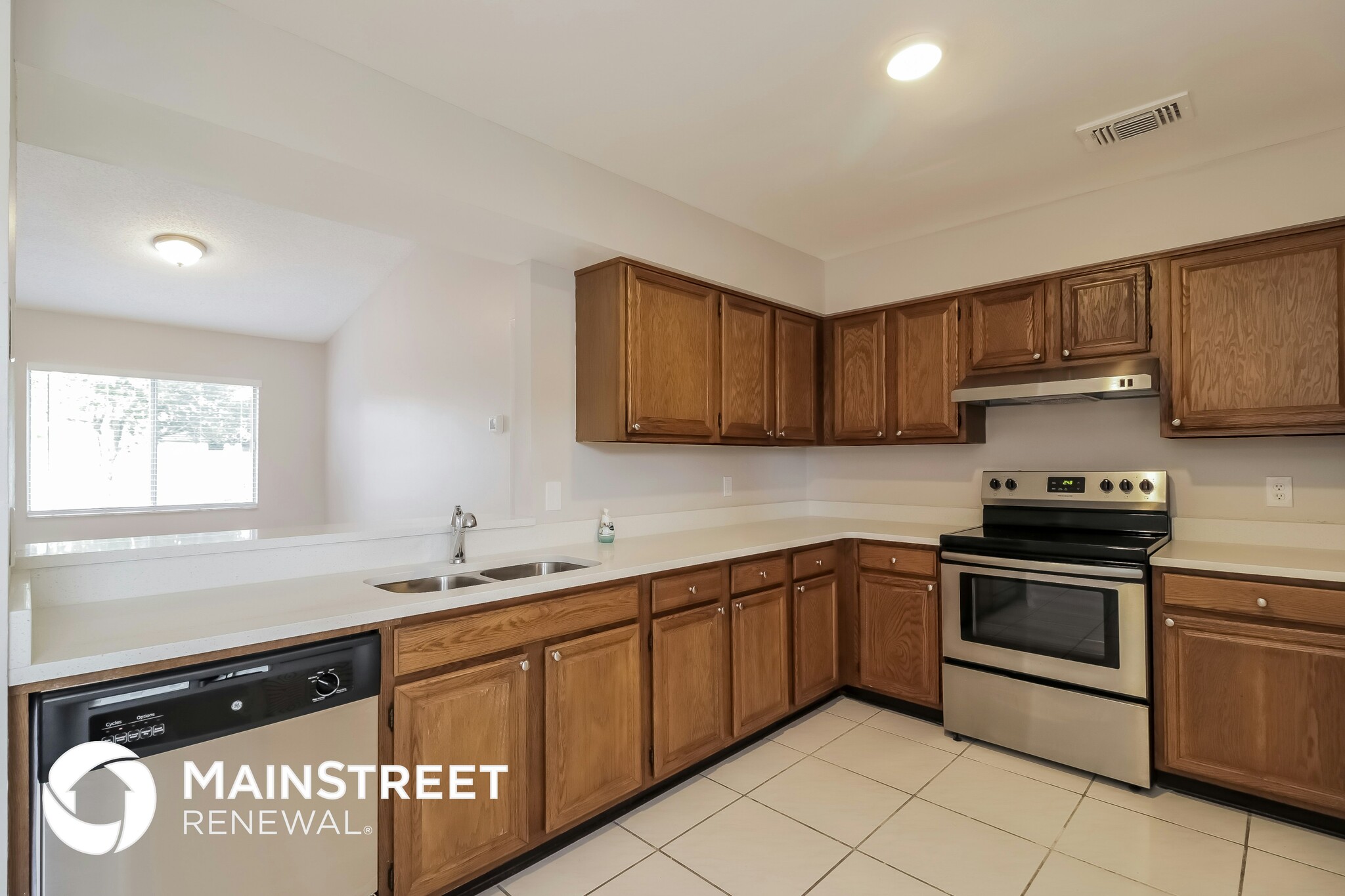 Building Photo - 1523 Maplewood Cir