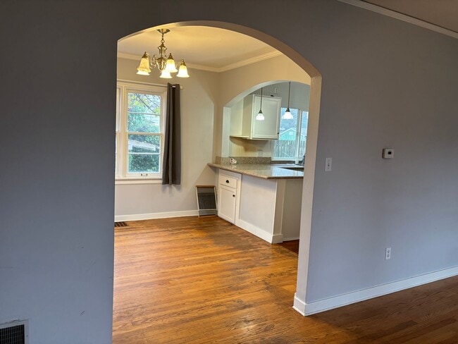 Building Photo - 3 Bedroom on large lot