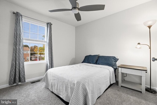 Building Photo - 1901 Graymount Way