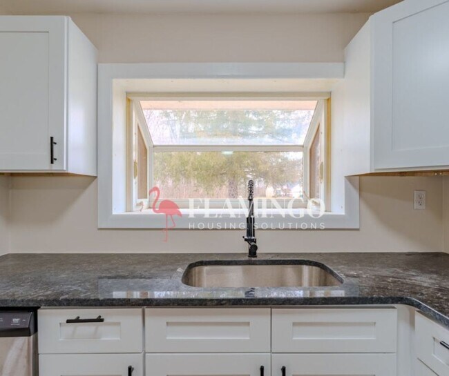 Building Photo - Charming 3 Bedroom, 1 Bath