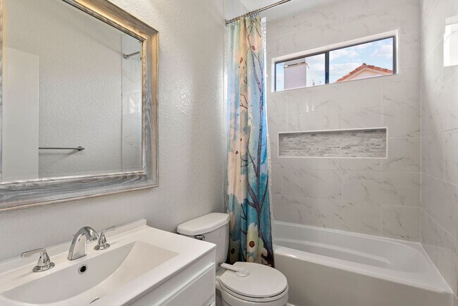 Building Photo - Move-In Special - 50% Off First Month’s Rent! Beautiful End Unit Condo with Overlook of Park and ...