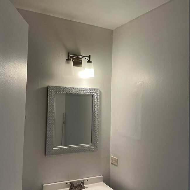 Building Photo - 2333 Windsor Ln