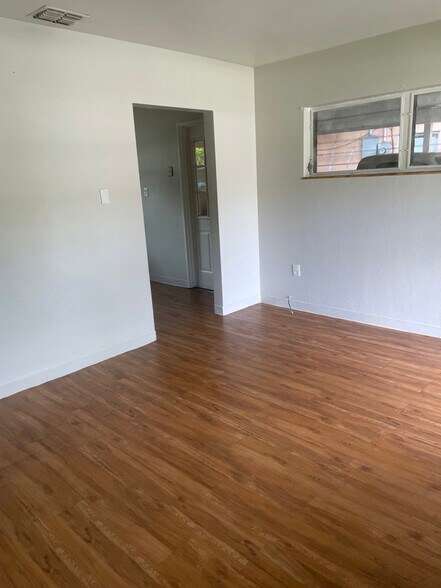 Building Photo - 1701 Wilton Ave