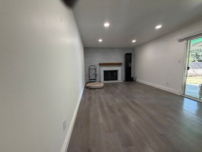 Building Photo - 3163 Portsmouth Dr