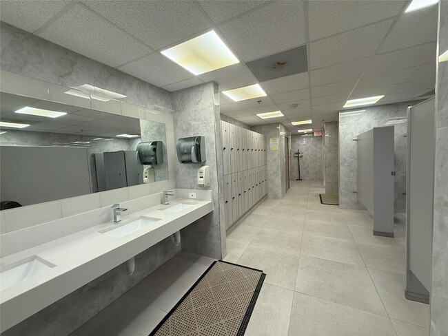 Building Photo - 4725 Lucerne Lakes Blvd E
