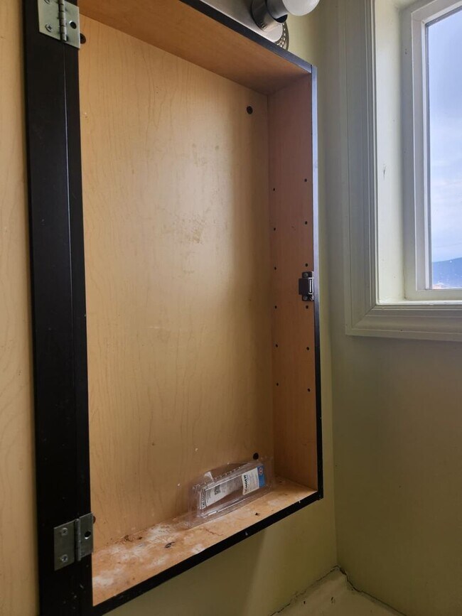 Building Photo - 413-415-415 N 6th Ave