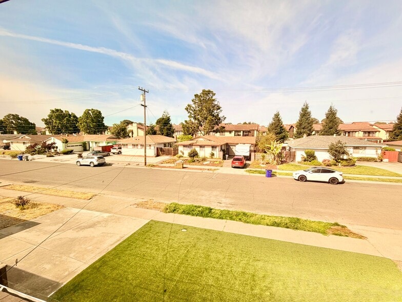 Building Photo - 14550 Acapulco Rd