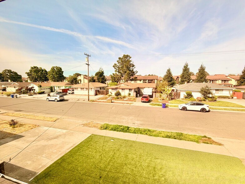 Building Photo - 1Acapulco Rd