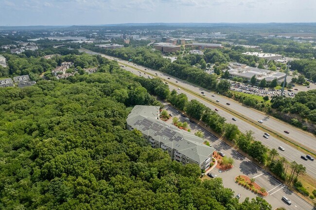 Building Photo - 2 Inwood Dr