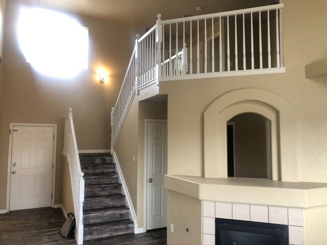 Building Photo - Large 4 bedroom Home in Commerce City