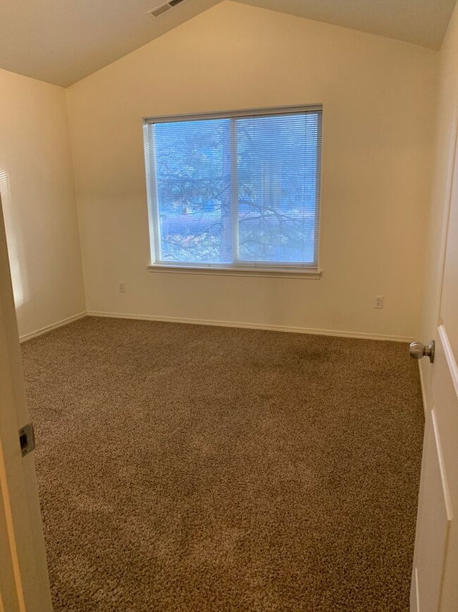 Building Photo - 363 SW Garfield