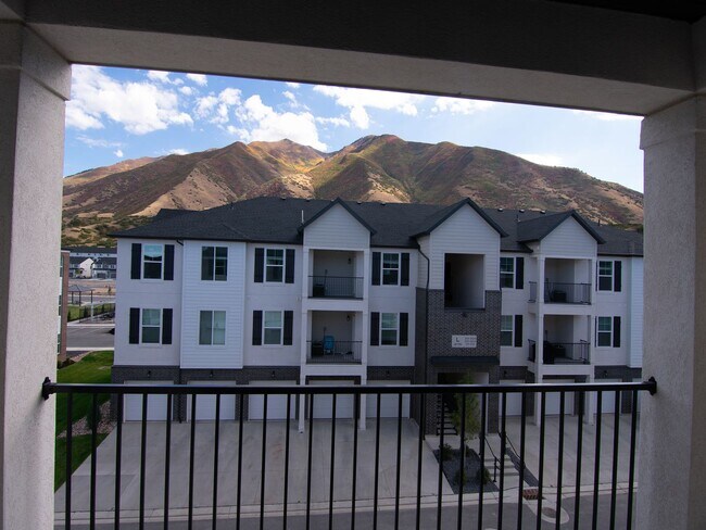 Building Photo - *Harmony Ridge in Mapleton
