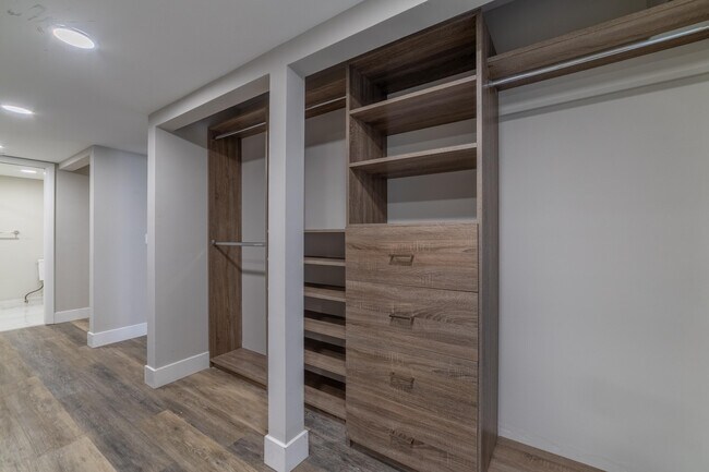 Building Photo - 2517 Presidential Way