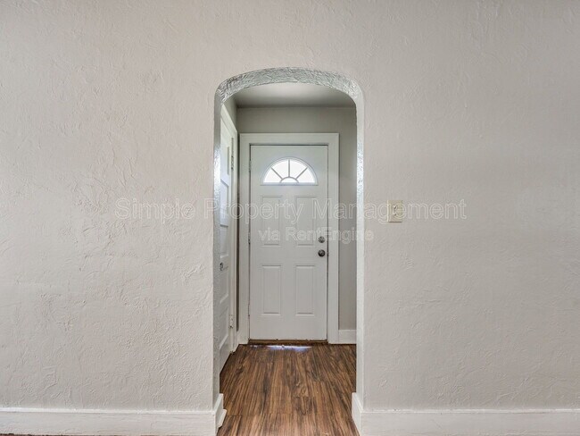 Building Photo - 1524 SW Binkley St
