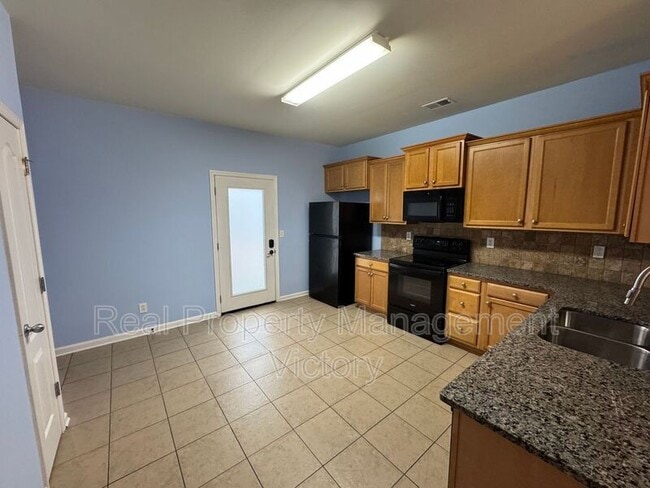 Building Photo - 2004 Kensington Ct