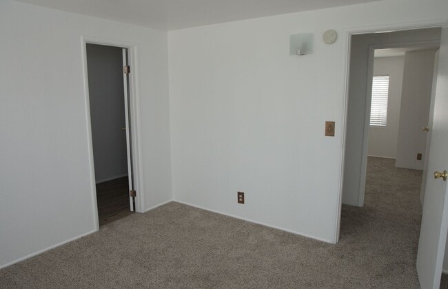 Building Photo - 690 Talmadge Rd