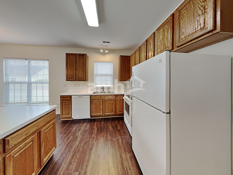 Building Photo - 4134 Vance Rd N