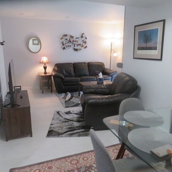 Primary Photo - 7270 Huntsmen Cir