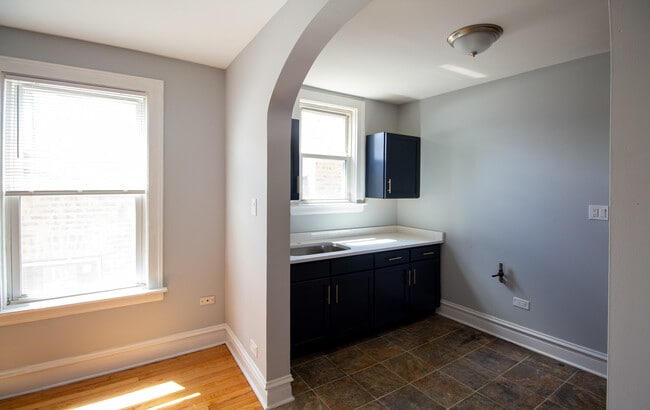 Building Photo - 2448 N Laramie Ave