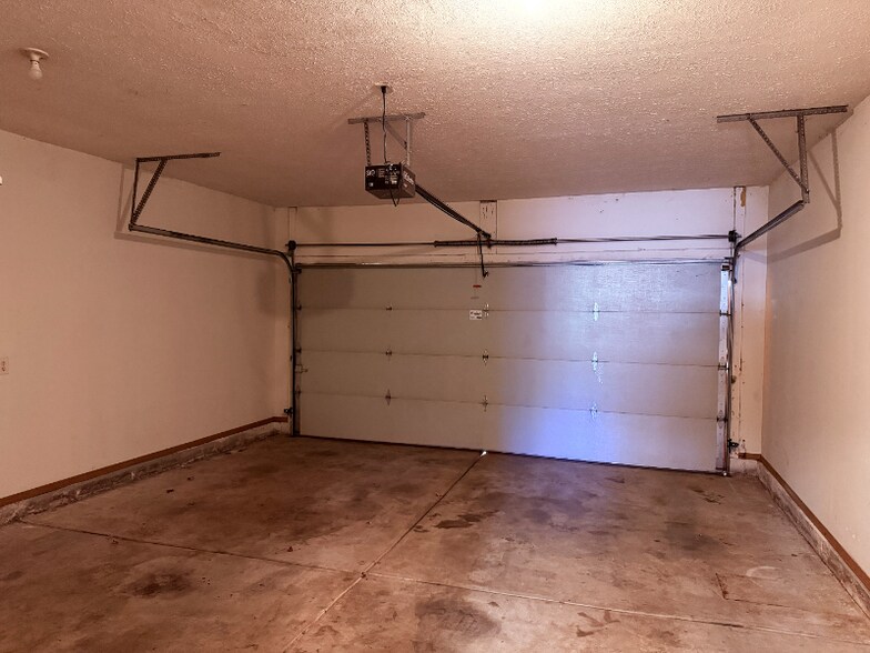 Building Photo - 1630 S Burks Ave