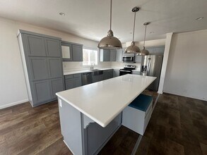 Building Photo - Updated 1 Story Home With Large Lot