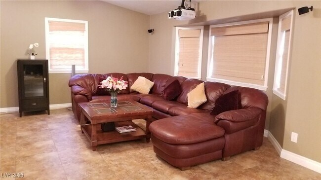 Building Photo - 7015 W El Parque Ave