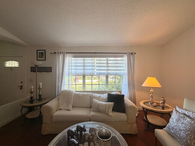 Building Photo - 1902 SW Aladdin St