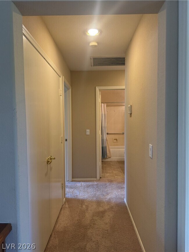 Building Photo - 2425 Showcase Dr