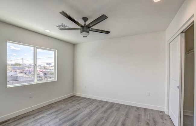 Building Photo - Versatile home in the heart of Phoenix