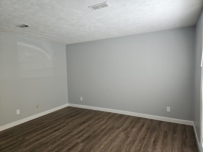 Building Photo - 5842 Aftonshire Dr