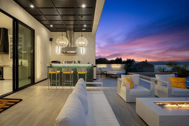 Building Photo - 12885 Park Dr