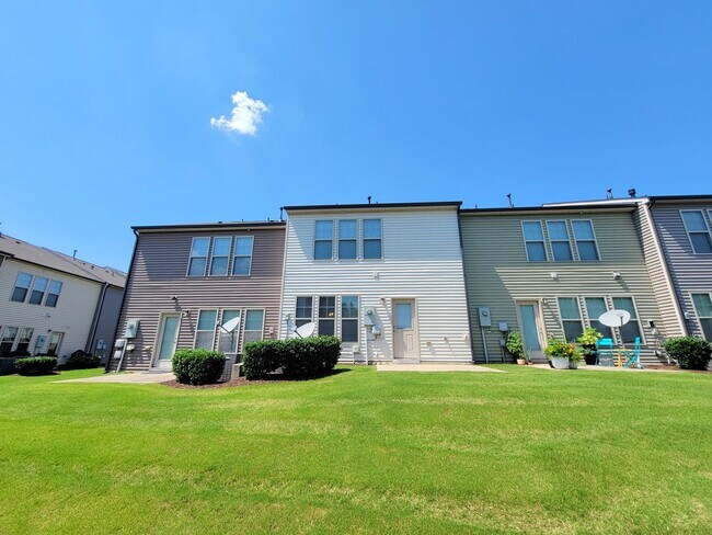 Building Photo - 104 Brier Crossings Loop